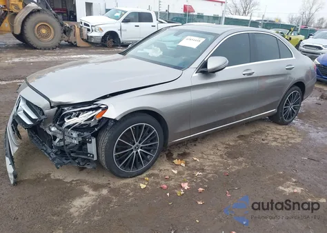 2019 Mercedes-Benz C 300 4Matic z USA, uszkodzony, nr VIN 55SWF8EB0KU283732